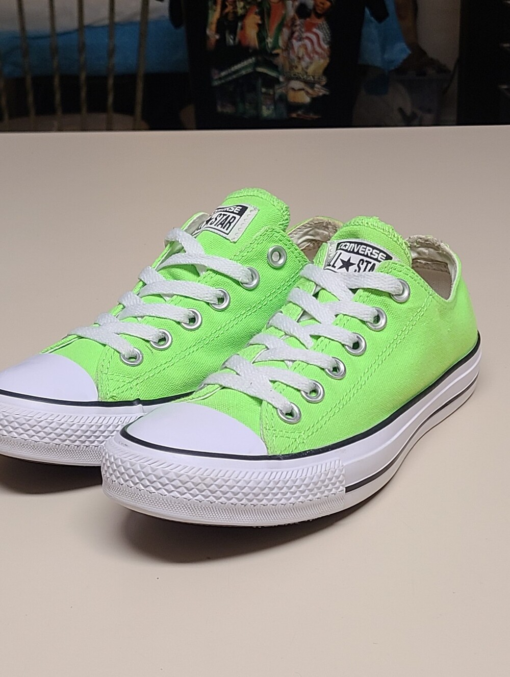 Converse CTAS Neon canvas low top casual sneakers size 7